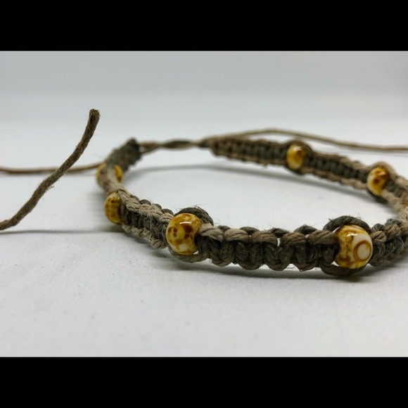 Hemp knot bracelet - Picture 2 of 4